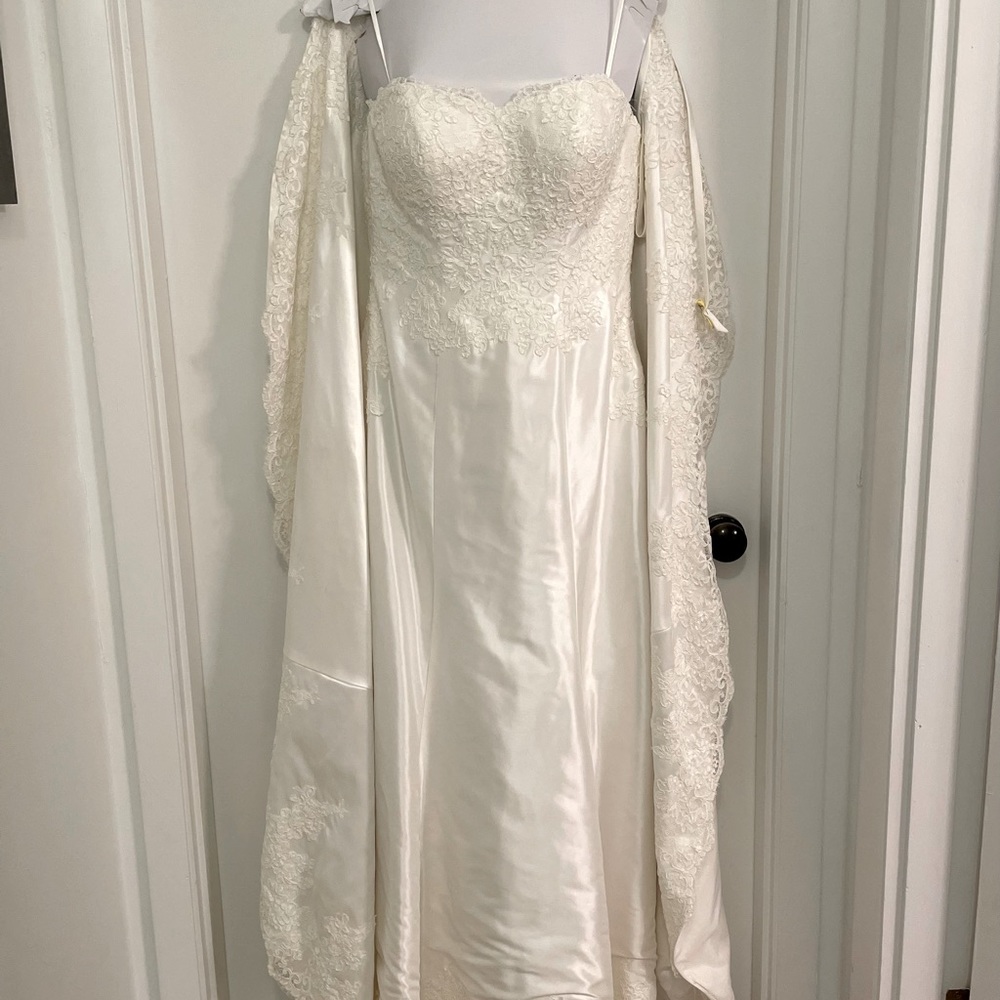 Essence of Australia Creme Wedding Dress